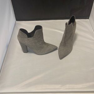 Top Shop Gray Alligator Embossed Suede Bootie Size 9.5